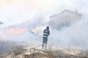 (FOTO) POŽAR KOD GREBAŠTICE POD NADZOROM: Smiruje se situacija na požarištu, ozlijeđena su četiri vatrogasca (FOTO) POŽAR KOD GREBAŠTICE POD NADZOROM: Smiruje se situacija na požarištu, ozlijeđena su četiri vatrogasca