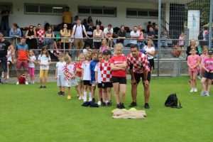 (FOTO) SPORTSKI SUSRETI U SINGENU: Okupilo se 240 učenika hrvatske nastave u Baden Württembergu (FOTO) SPORTSKI SUSRETI U SINGENU: Okupilo se 240 učenika hrvatske nastave u Baden Württembergu