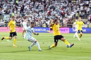 RIJEKA UVJERLJIVA I U UZVRATU: S 2:0 savladana momčad B36 Torshavna, na redu je francuski Lille RIJEKA UVJERLJIVA I U UZVRATU: S 2:0 savladana momčad B36 Torshavna, na redu je francuski Lille