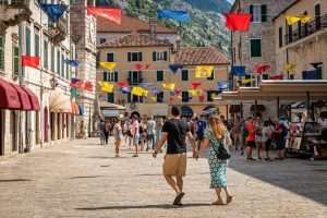 FOTO REPORTAŽA: Kotor, sve privlačnija destinacija za turiste iz cijelog svijeta, posebno se ističe po bogatoj kulturnoj baštini i prekrasnoj prirodi