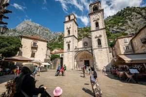 FOTO REPORTAŽA: Kotor, sve privlačnija destinacija za turiste iz cijelog svijeta, posebno se ističe po bogatoj kulturnoj baštini i prekrasnoj prirodi