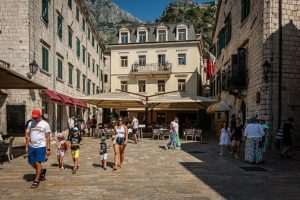 FOTO REPORTAŽA: Kotor, sve privlačnija destinacija za turiste iz cijelog svijeta, posebno se ističe po bogatoj kulturnoj baštini i prekrasnoj prirodi