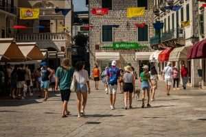 FOTO REPORTAŽA: Kotor, sve privlačnija destinacija za turiste iz cijelog svijeta, posebno se ističe po bogatoj kulturnoj baštini i prekrasnoj prirodi
