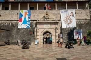 FOTO REPORTAŽA: Kotor, sve privlačnija destinacija za turiste iz cijelog svijeta, posebno se ističe po bogatoj kulturnoj baštini i prekrasnoj prirodi