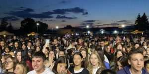 VELIK BROJ HRVATA IZ ISELJENIŠTVA NA HUMANITARNOM KONCERTU U LIVNU: Odigrana i nogometna utakmica "Vatreni veterani" i "Livno i prijatelji"