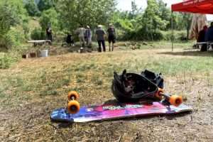 UTRKE LONGBOARDERA: Longboarderi iz Europe okupili se na festivalu ekstremnog sporta u selu ispod Stare planine UTRKE LONGBOARDERA: Longboarderi iz Europe okupili se na festivalu ekstremnog sporta u selu ispod Stare planine