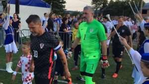 VELIK BROJ HRVATA IZ ISELJENIŠTVA NA HUMANITARNOM KONCERTU U LIVNU: Odigrana i nogometna utakmica "Vatreni veterani" i "Livno i prijatelji"