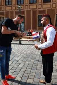 HRVATI SUDJELOVALI U ŽIVOPISNOM SPEKTAKLU U AUGSBURGU: Hrvatski ples, tradicija i kultura u šarenoj povorci HRVATI SUDJELOVALI U ŽIVOPISNOM SPEKTAKLU U AUGSBURGU: Hrvatski ples, tradicija i kultura u šarenoj povorci