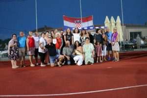 (FOTO I VIDEO) SELO U ZADARSKOM ZALEĐU PROSLAVILO OLUJU: Okupilo se i mlado i staro, stigli i mještani koji žive u Njemačkoj, Australiji..., pjevalo se, plesalo, prisjećalo starih vremena (FOTO I VIDEO) SELO U ZADARSKOM ZALEĐU PROSLAVILO OLUJU: Okupilo se i mlado i staro, stigli i mještani koji žive u Njemačkoj, Australiji..., pjevalo se, plesalo, prisjećalo starih vremena