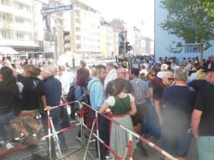 NIKAD VEĆE CIJENE NA OKTOBERFESTU: Evo koliko košta pivo, kobasica, piletina, pereci... NIKAD VEĆE CIJENE NA OKTOBERFESTU: Evo koliko košta pivo, kobasica, piletina, pereci...