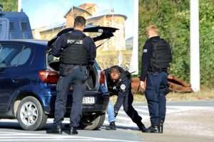 KOSOVSKA POLICIJA: Privedeno 6 osoba koji se sumnjiče za više kaznenih djela KOSOVSKA POLICIJA: Privedeno 6 osoba koji se sumnjiče za više kaznenih djela