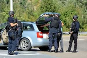 KOSOVSKA POLICIJA: Privedeno 6 osoba koji se sumnjiče za više kaznenih djela KOSOVSKA POLICIJA: Privedeno 6 osoba koji se sumnjiče za više kaznenih djela