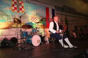 (FOTO) VELIKA ZABAVA NA HERCEGOVAČKOJ VEČERI: U Filderstadtu kod Stuttgarta okupilo se oko 1.400 Hrvata i njihovih prijatelja... (FOTO) VELIKA ZABAVA NA HERCEGOVAČKOJ VEČERI: U Filderstadtu kod Stuttgarta okupilo se oko 1.400 Hrvata i njihovih prijatelja...