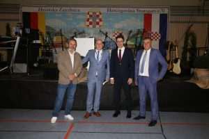 (FOTO) VELIKA ZABAVA NA HERCEGOVAČKOJ VEČERI: U Filderstadtu kod Stuttgarta okupilo se oko 1.400 Hrvata i njihovih prijatelja... (FOTO) VELIKA ZABAVA NA HERCEGOVAČKOJ VEČERI: U Filderstadtu kod Stuttgarta okupilo se oko 1.400 Hrvata i njihovih prijatelja...