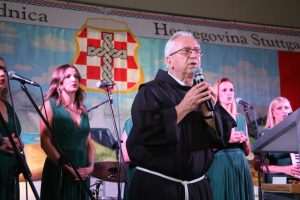 (FOTO) VELIKA ZABAVA NA HERCEGOVAČKOJ VEČERI: U Filderstadtu kod Stuttgarta okupilo se oko 1.400 Hrvata i njihovih prijatelja... (FOTO) VELIKA ZABAVA NA HERCEGOVAČKOJ VEČERI: U Filderstadtu kod Stuttgarta okupilo se oko 1.400 Hrvata i njihovih prijatelja...