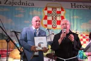 (FOTO) VELIKA ZABAVA NA HERCEGOVAČKOJ VEČERI: U Filderstadtu kod Stuttgarta okupilo se oko 1.400 Hrvata i njihovih prijatelja... (FOTO) VELIKA ZABAVA NA HERCEGOVAČKOJ VEČERI: U Filderstadtu kod Stuttgarta okupilo se oko 1.400 Hrvata i njihovih prijatelja...