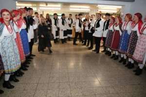 (FOTO) VELIKA ZABAVA NA HERCEGOVAČKOJ VEČERI: U Filderstadtu kod Stuttgarta okupilo se oko 1.400 Hrvata i njihovih prijatelja... (FOTO) VELIKA ZABAVA NA HERCEGOVAČKOJ VEČERI: U Filderstadtu kod Stuttgarta okupilo se oko 1.400 Hrvata i njihovih prijatelja...