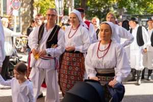 (FOTO) ODUŠEVILI SU: Hrvati iz Stuttgarta sudjelovali na 176. Cannstatter Wasenau