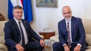 OSUDA TERORIZMA: Plenković i Rama osudili nasilje srpskih paravojnih postrojbi na sjeveru Kosova i pozvali na mjere EU protiv Srbije OSUDA TERORIZMA: Plenković i Rama osudili nasilje srpskih paravojnih postrojbi na sjeveru Kosova i pozvali na mjere EU protiv Srbije
