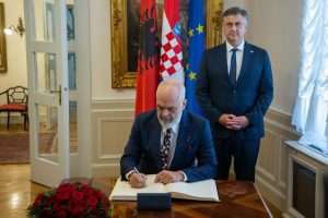 OSUDA TERORIZMA: Plenković i Rama osudili nasilje srpskih paravojnih postrojbi na sjeveru Kosova i pozvali na mjere EU protiv Srbije OSUDA TERORIZMA: Plenković i Rama osudili nasilje srpskih paravojnih postrojbi na sjeveru Kosova i pozvali na mjere EU protiv Srbije