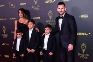 MESSIJU "ZLATNA LOPTA": Kapetan Argentine po osmi put osvojio nagradu za najboljeg igrača godine koju dodjeljuje francuski magazin "France Football"