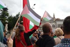 UNATOČ ZABRANI GRADONAČELNIKA: Tisuće Mostaraca iz istočnog dijela grada izašlo na ulice u znak podrške narodu Palestine