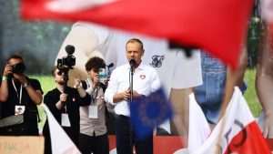 VARŠAVA: Deseci tisuća Poljaka na prosvjedu oporbe u glavnom gradu Poljske VARŠAVA: Deseci tisuća Poljaka na prosvjedu oporbe u glavnom gradu Poljske