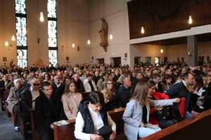 (FOTO) VELIKO SLAVLJE U WIESBADENU: Na Mladu misu fra Nikole Livaje stigao velik broj vjernika iz Wiesbadena, Frankfurta, Mainza i okolice (FOTO) VELIKO SLAVLJE U WIESBADENU: Na Mladu misu fra Nikole Livaje stigao velik broj vjernika iz Wiesbadena, Frankfurta, Mainza i okolice