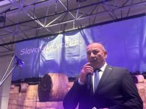 (FOTO i VIDEO) SLAVONSKA VEČER 2023.: Bosutski bećari oduševili više od 1.000 ljudi u Gerlingenu kod Stuttgarta