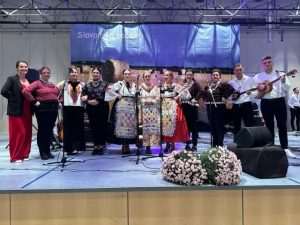 (FOTO i VIDEO) SLAVONSKA VEČER 2023.: Bosutski bećari oduševili više od 1.000 ljudi u Gerlingenu kod Stuttgarta