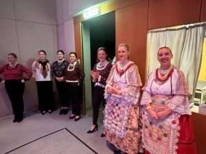(FOTO i VIDEO) SLAVONSKA VEČER 2023.: Bosutski bećari oduševili više od 1.000 ljudi u Gerlingenu kod Stuttgarta