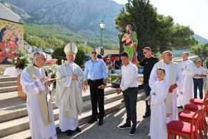 (FOTO) POSEBAN DAN ZA ČETVORICU MLADIĆA: U župi Veliko Brdo kod Makarske proslavljen blagdan sv. Jeronima i sakrament Svete Potvrde