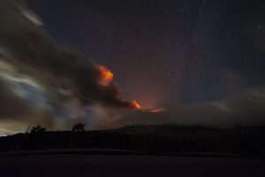 RIM: Vulkan Etna na Siciliji ponovno eruptirao i izbacuje lavu - vulkanski pepeo doseže visinu od oko 4.500 metara