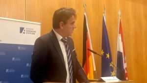 DÜSSELDORF: Na svečanu proslavu važnih hrvatskih obljetnica stigli mnogi gosti i uglednici iz Hrvatske, Njemačke i EU DÜSSELDORF: Na svečanu proslavu važnih hrvatskih obljetnica stigli mnogi gosti i uglednici iz Hrvatske, Njemačke i EU