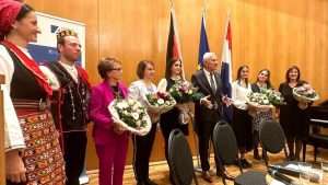 DÜSSELDORF: Na svečanu proslavu važnih hrvatskih obljetnica stigli mnogi gosti i uglednici iz Hrvatske, Njemačke i EU DÜSSELDORF: Na svečanu proslavu važnih hrvatskih obljetnica stigli mnogi gosti i uglednici iz Hrvatske, Njemačke i EU