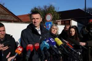 (FOTO) 32. GODIŠNJICA VUKOVARSKE TRAGEDIJE: Više 0d 150 tisuća Hrvata i njihovih prijatelja poklonilo se žrtvi Vukovara (FOTO) 32. GODIŠNJICA VUKOVARSKE TRAGEDIJE: Više 0d 150 tisuća Hrvata i njihovih prijatelja poklonilo se žrtvi Vukovara