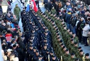 (FOTO) 32. GODIŠNJICA VUKOVARSKE TRAGEDIJE: Više 0d 150 tisuća Hrvata i njihovih prijatelja poklonilo se žrtvi Vukovara (FOTO) 32. GODIŠNJICA VUKOVARSKE TRAGEDIJE: Više 0d 150 tisuća Hrvata i njihovih prijatelja poklonilo se žrtvi Vukovara