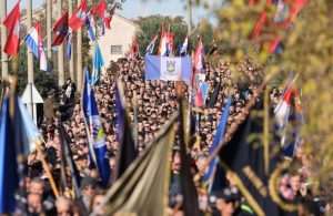(FOTO) DAN SJEĆANJA NA ŽRTVE ŠKABRNJE: Polaganjem vijenaca završeno obilježavanje 32. obljetnice stradanja hrvatskih civila i branitelja u Škabrnji (FOTO) DAN SJEĆANJA NA ŽRTVE ŠKABRNJE: Polaganjem vijenaca završeno obilježavanje 32. obljetnice stradanja hrvatskih civila i branitelja u Škabrnji