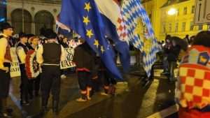 6. MÜNCHENSKI „MIMOHOD ZA VUKOVAR“: Oko dvije tisuće Hrvata i njihovih prijatelja su šetnjom ulicama Münchena odali počast poginulim i nestalim hrvatskim braniteljima Vukovara i Škabrnje