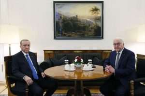 TURSKI PREDSJEDNIK STIGAO U BERLIN: Njemački predsjednik Steinmeier primio Erdogana u palači Bellevue