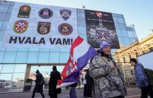 (FOTO) 32. GODIŠNJICA VUKOVARSKE TRAGEDIJE: Više 0d 150 tisuća Hrvata i njihovih prijatelja poklonilo se žrtvi Vukovara (FOTO) 32. GODIŠNJICA VUKOVARSKE TRAGEDIJE: Više 0d 150 tisuća Hrvata i njihovih prijatelja poklonilo se žrtvi Vukovara