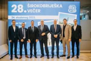 širokobriješka večer