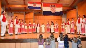 RAVENSBURG: Uspješna proslava blagdana Svetog Nikole u organizaciji HKZ “Mala Gospa“ i HNK Ravensburg RAVENSBURG: Uspješna proslava blagdana Svetog Nikole u organizaciji HKZ “Mala Gospa“ i HNK Ravensburg