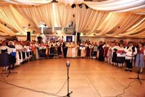 USUSRET BOŽIĆU: Božićni domjenak Folklornog ansambla Anno`93 u Beču USUSRET BOŽIĆU: Božićni domjenak Folklornog ansambla Anno`93 u Beču