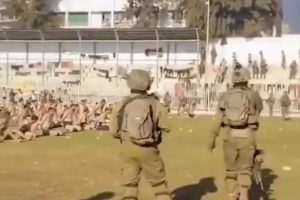 NESHVATLJIVO PONIŽAVANJE: Izraelska vojska na stadionu drži polugole zarobljene Palestince NESHVATLJIVO PONIŽAVANJE: Izraelska vojska na stadionu drži polugole zarobljene Palestince