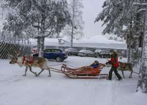 BAJKOVITI GRAD NA SJEVERU EUROPE: Finski Rovaniemi, snježni dom Djeda Božićnjaka godišnje posjeti 500 tisuća turista  