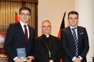 STUTTGART: Zanimljiva tribina s predstavljanjem knjige „Tiha moć – Diplomacija Svete Stolice“ apostolskog nuncija dr. Nikole Eterovića STUTTGART: Zanimljiva tribina s predstavljanjem knjige „Tiha moć – Diplomacija Svete Stolice“ apostolskog nuncija dr. Nikole Eterovića
