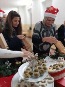 BOŽIĆNI RECEPTI TALIJANSKIH HRVATA: Linzer keksi s bademima, čokoladni raspucanci, vanilin kiflice, kuglice od smokava bez šećera...