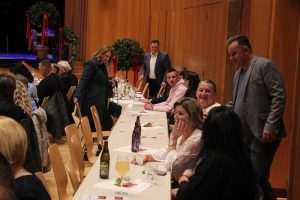 FEŠTA DO RANIH JUTARNJIH SATI: U Austriji je održana "Izvorna večer" u organizaciji Hrvatskog zavičajnog kluba Gornja Komušina FEŠTA DO RANIH JUTARNJIH SATI: U Austriji je održana "Izvorna večer" u organizaciji Hrvatskog zavičajnog kluba Gornja Komušina
