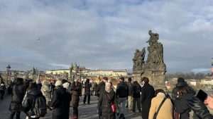 SKULPTURE „ZLATNOG GRADA“: Na Karlovu mostu u Pragu nalazi se čak 30 skulptura među kojima je i kip sv. Ivana Nepomuka koji je zaštitnik Češke